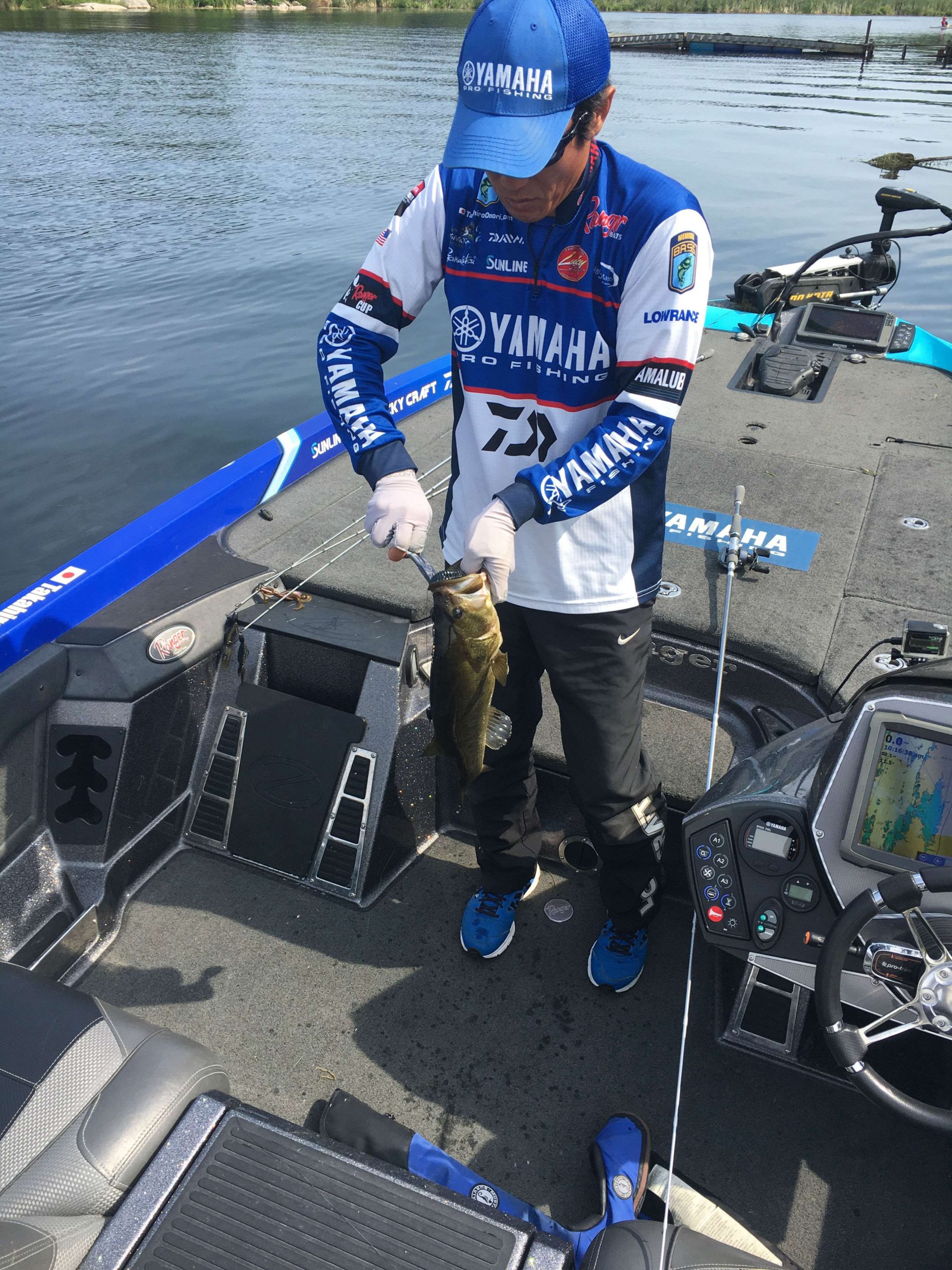 Takahiro Omori is culling up slowly. This one is a thick 31/2 to 4-pounder. Not as much fishing pressure after the Day 3 cut, but Tak feels his bites are down from the pressure from practice and Days 1 and 2. He knows he needs a good bag today and is staying positive. He's a stick that's for sure. Very good at what he does! I'm learning a bunch.  