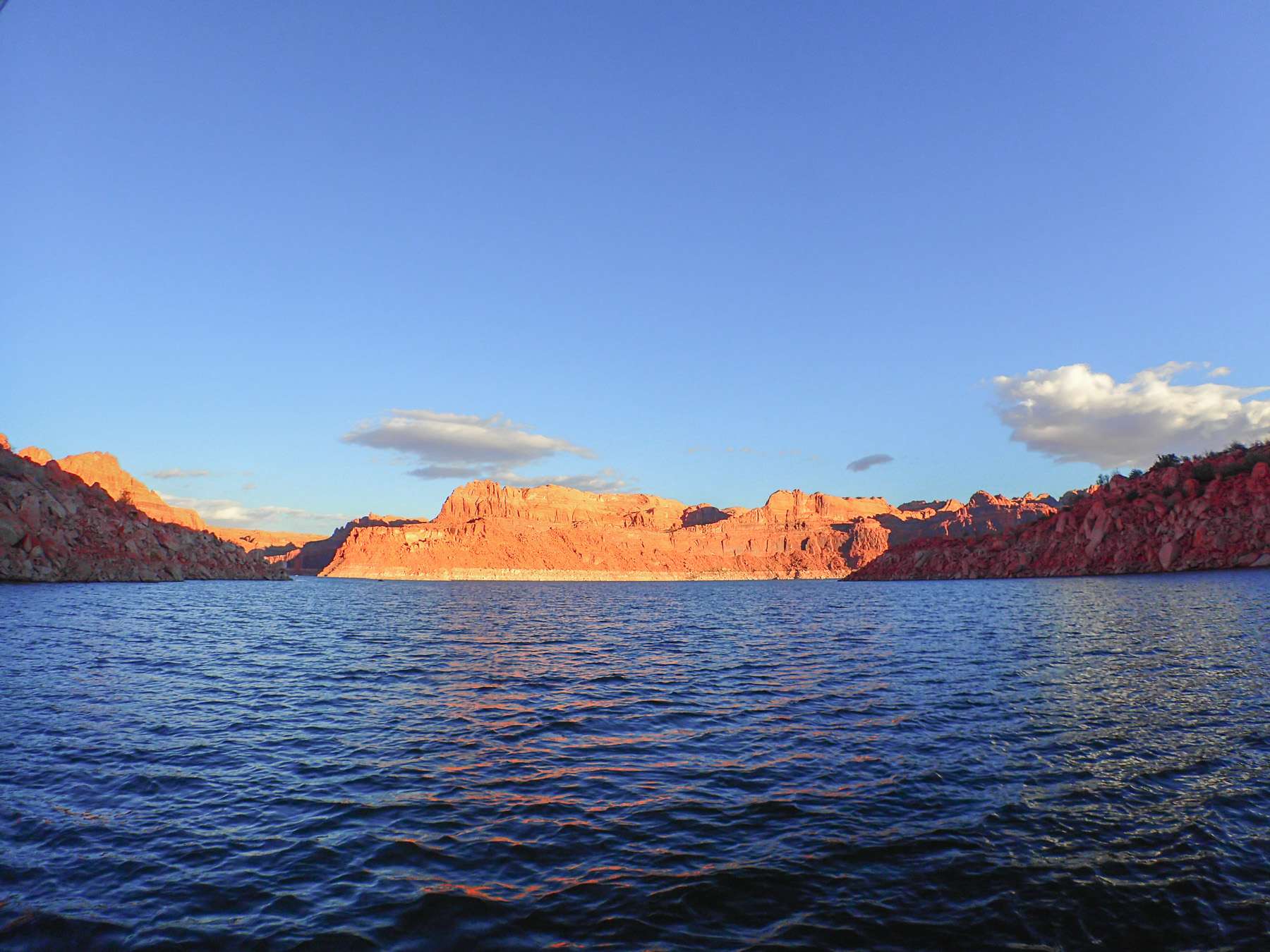 <h4>22. Lake Powell, Utah/Arizona </h4>[108,335 acres] This picturesque, flooded Colorado River gorge offers over 2,000 miles of shoreline. And when youâre not admiring the views, there are lots of largemouth and smallmouth to be had. Youâll often find 5- or 6-pound fish weighed at tournaments here, but this isnât a trophy fishery. What you can expect are 50-plus-bass days with fish in the 2 1/2- to 3 1/2-pound class. An average of 16.2 pounds were needed to win the contests we reviewed this past spring.