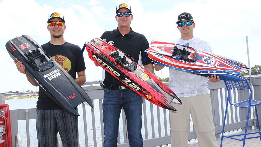 After the fishing concluded, the anglers indulged in a speed fix by racing Traxas DCB M41 radio-controlled boats. One of the 40-inch catamarans matched the No. 78 car Truex drives, another mirrored VanDamâs tournament boat and the third bore an American flag pattern.