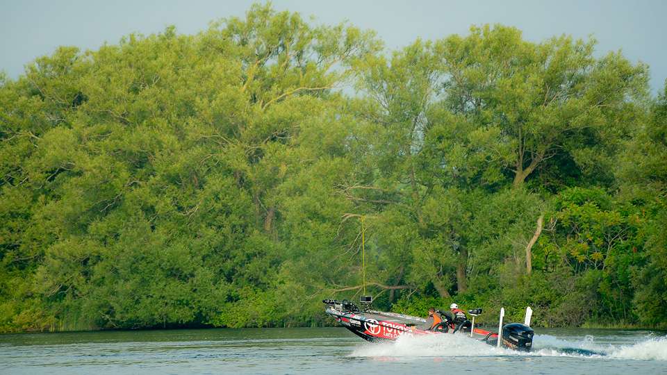 Catch up with the Elites as they take on the St. Lawrence River Day 1 of the Huk Bassmaster Elite at St. Lawrence presented by Go RVing.
