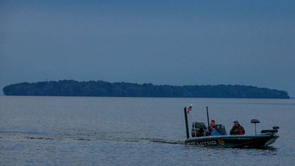 See the Opens anglers take off onto Oneida Lake for Day 2 of the 2017 Bass Pro Shops Northern Open #1.