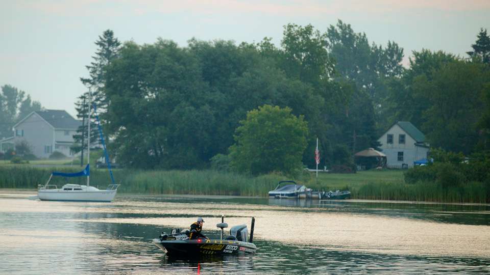 See the Elites head out for the first day of the Huk Bassmaster Elite at St. Lawrence presented by Go RVing.