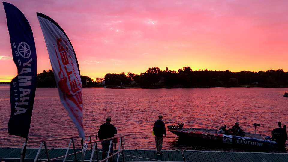 Head out with the Top 12 as they get ready and get going on the final morning of the Huk Bassmaster Elite at St. Lawrence presented by Go RVing.