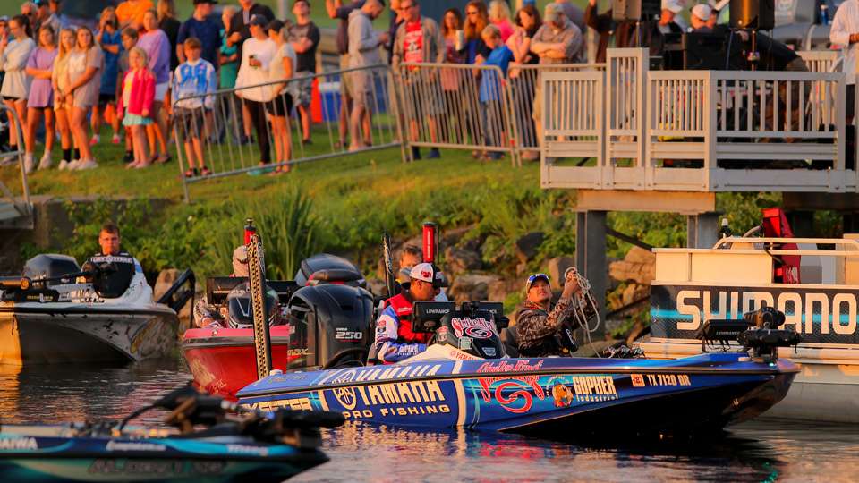 Head out with the Elites as they race to their first spots Day 1 of the Huk Bassmaster Elite at St. Lawrence presented by Go RVing.