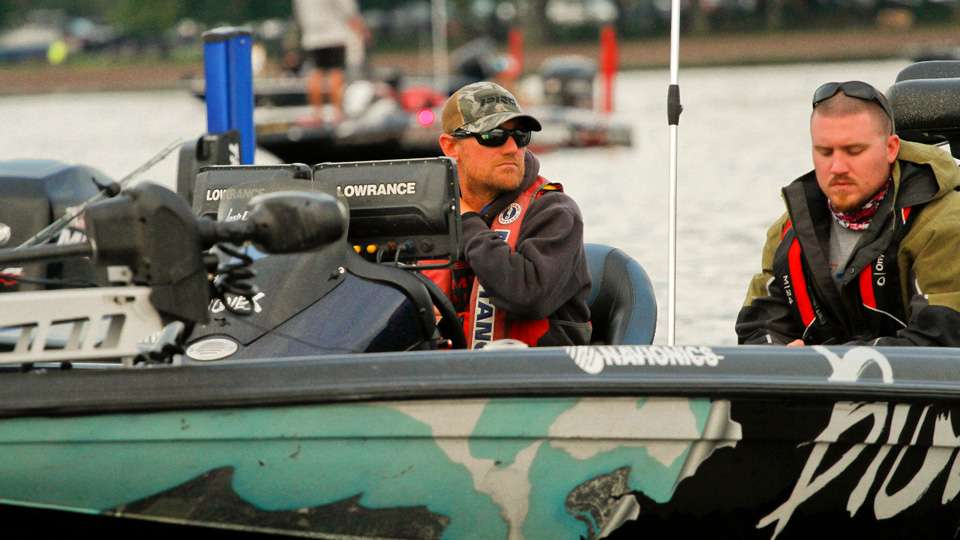 The anglers race off to their starting spots on the second morning of the 2017 Bass Pro Shops Northern Open #1.