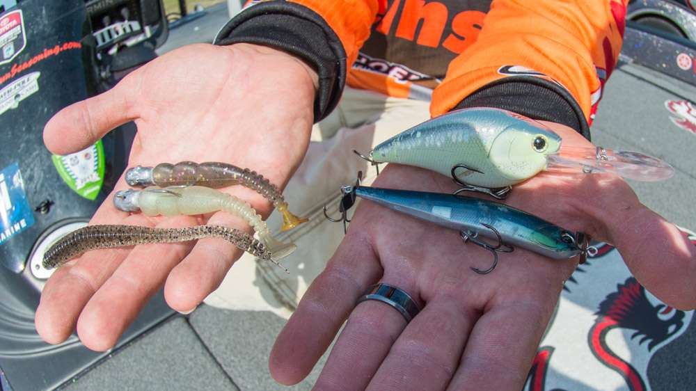 A Duo Realis Spinbait 90 and Lucky Craft LC RTO 3.5XD Crankbait were hard bait choices. To the soft bait arsenal he added a Reins Bubbling Shaker worm, rigged to a 3/0 Roboworm Rebarb Hook and 3/8-ounce Do It Molds Finesse Drop Shot Sinker. 