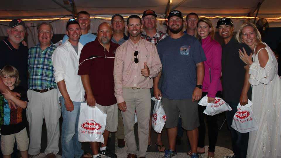 A bunch of the pro anglers, including the likes of Pete Gluszek, Terry Baksay, Greg DiPalma, Grae Buck, Joe Sancho, Steve Kennedy, Darrell Ocamica, Cliff Crochet, Bryan Schmitt and Trait and Chris Zaldain pose with the crew. 