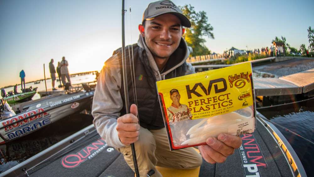 Lee used a KVD Perfect Plastics Caffeine Shad, Pearl, with 4/0 Strike King Hack Attack Heavy Cover Flipping Hook. He added a barrel swivel about 18 inches from the bait.  