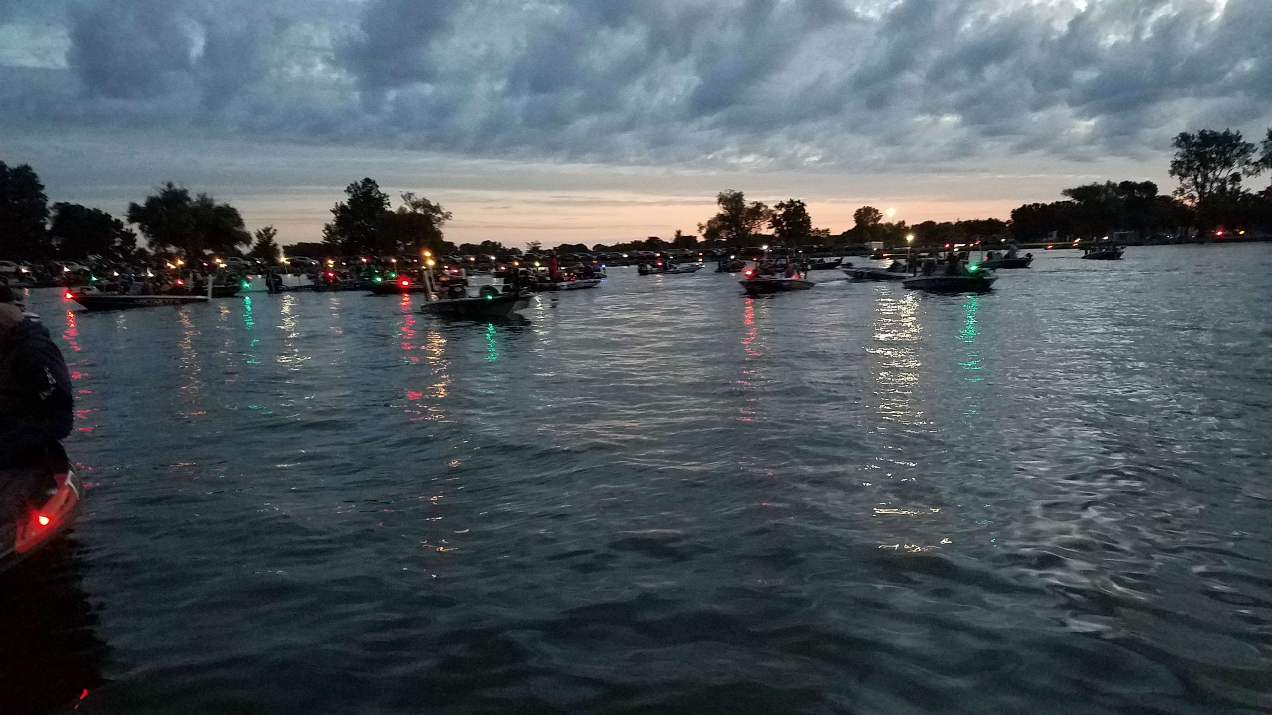 Beautiful morning on St. Clair as Day 1 of the 2017 Advance Auto Parts Bassmaster Elite at Lake St. Clair begins...