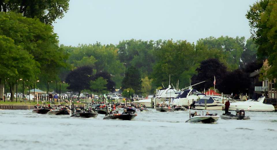 The Elites race to their starting spots on Day 1 of the 2017 Advance Auto Parts Bassmaster Elite at Lake St. Clair.