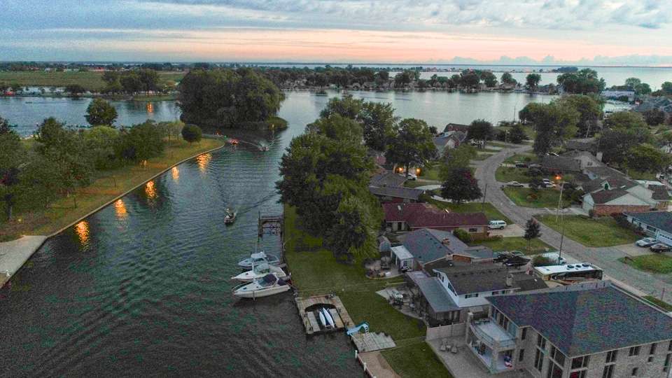 Go up in the air for an early bird's-eye-view of Day 1 of the 2017 Advance Auto Parts Bassmaster Elite at Lake St. Clair.