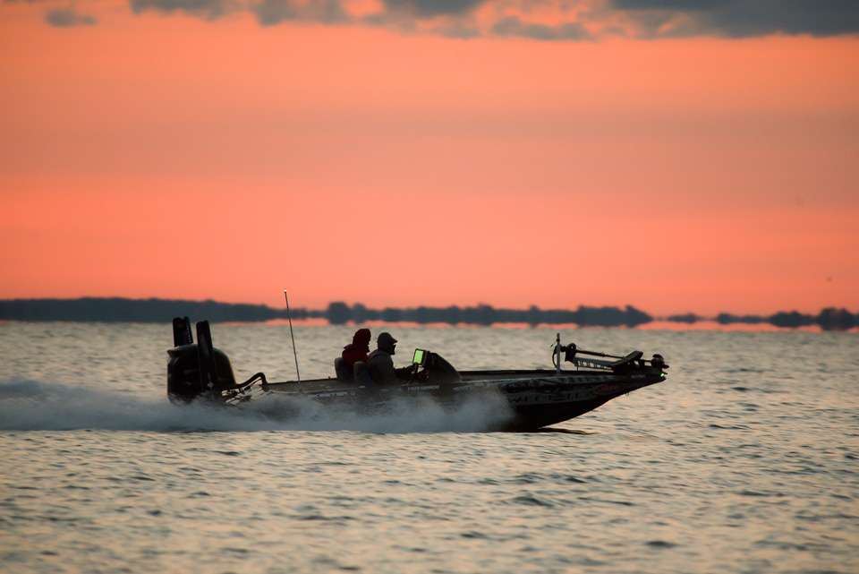 See the Elites race to their starting spots as the sun rises over Lake St. Clair on the second morning of 2017 Advance Auto Parts Bassmaster Elite at Lake St. Clair.