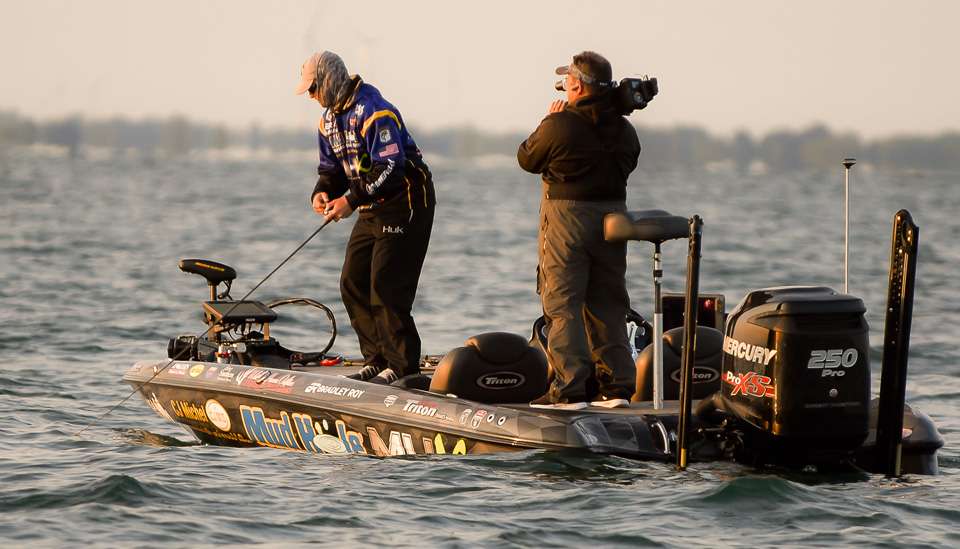 Catch up with Day 1 leader Bradley Roy as he gets to work on the second morning of the 2017 Advance Auto Parts Bassmaster Elite at Lake St. Clair.