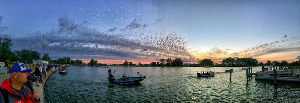 See the Elites get ready and get going on the first day of the 2017 Advance Auto Parts Bassmaster Elite at Lake St. Clair.