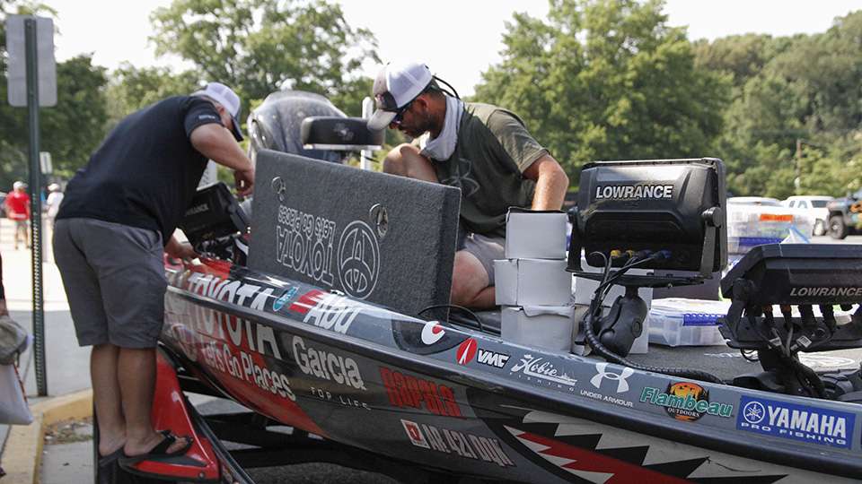 Before the meeting gets started, Mike Iaconelli takes the moment to organize his boat. Fishing for three weeks will have your equipment as frazzled as it can get.