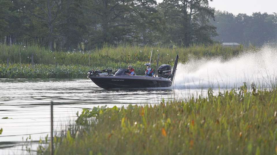 Go on the water with the pros and cos Day 1 of the 2017 Bass Pro Shops Northern Open #2.