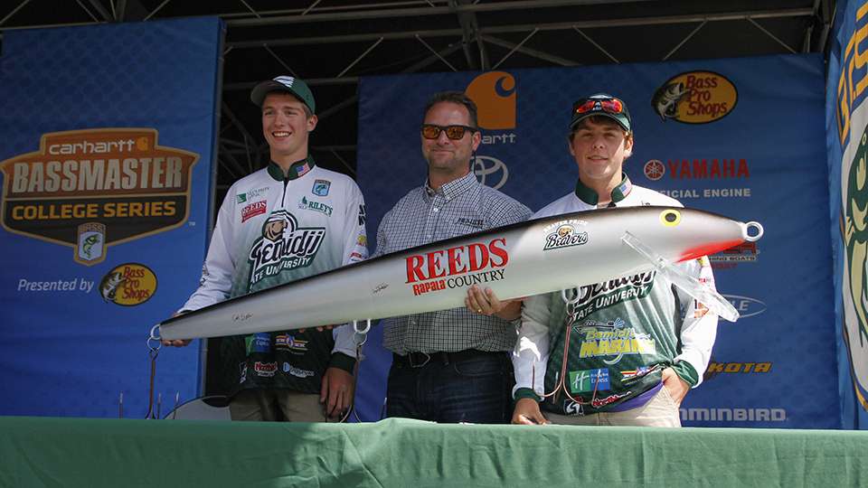 The Day 1 weigh-in started with a scholarship signing. Two high school anglers signed to fish with local school Bemidji State.