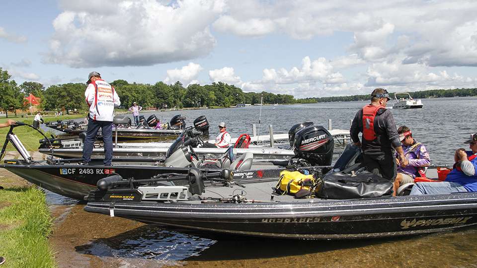 Round 1 of the Carhartt College Classic Bracket presented by Bass Pro Shops started Monday as 8 anglers competed on Serpent Lake.