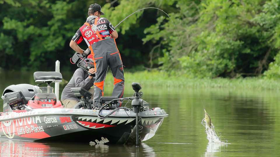 22nd place: Michael Iaconelli (41-7) is fighting for a spot in the Classic Bracket. He had hoped a win here would put him in the Classic this week, but those hopes are all but lost.  He is in the tenuous position of not needing to fall more than 8 to 10 places or even the Bracket berth could be lost. 