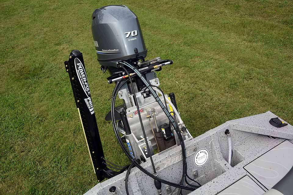 Also on the transom is a Power-Pole Pro Series II in the 6-foot model. In this view the outboard is raised to its maximum height, which down below is flush with the hull running surface. 