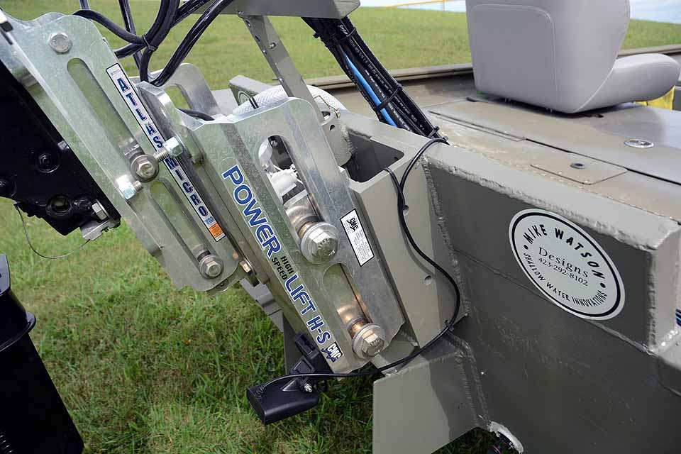 DeFoe and Hamilton use a similar jack plate setup. The outboard is mounted to a TH Marine Micro Jacker behind an Atlas Hydraulic Jack Plate. The transom extends an extra 4-inches with the integrated setback plate. 