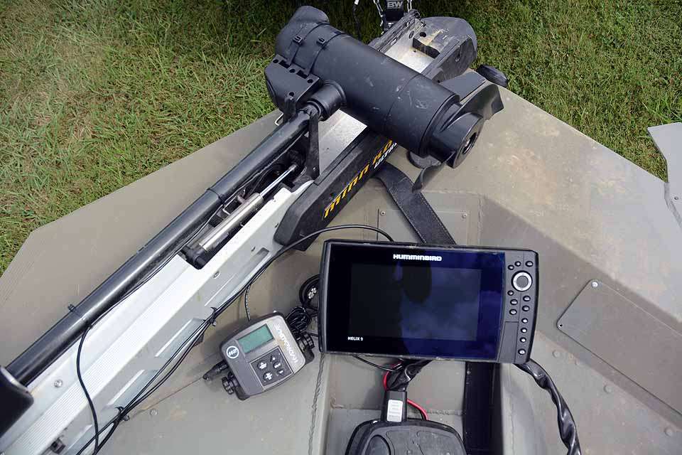 The Grizzly is designed as a utility boat, even though this model has accessories found on the bow of DeFoeâs Nitro Z21. Those include a Hydrowave, Humminbird  Helix 9 and a Minn Kota Ultrex 112. 