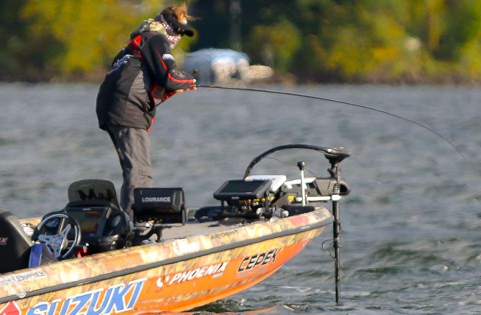 Take a look at what Cliff Pirch has been up to on Championship Sunday of the 2017 Toyota Bassmaster Angler of the Year Championship on Mille Lacs Lake.