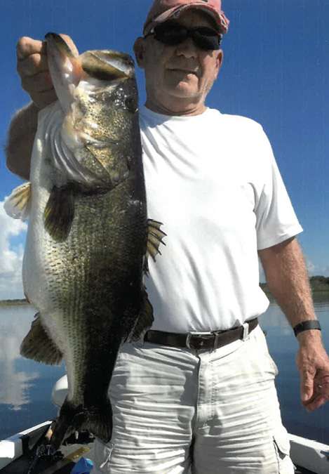 <b>Benny L. Kirby</b><br>
Tennessee<br>
10-14<br>
Lake Wales, Florida<br>
6-inch wild shiner

