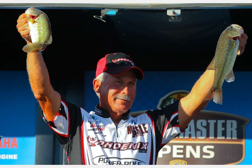 <b>Dave Mansue</b><br>
Dave Mansue used what he described as a âpower finesseâ approach to finish 11th. âThe fish were biting short due to heavy fishing pressure. A jig bite was unproductive so I went with my go-to rig.â

