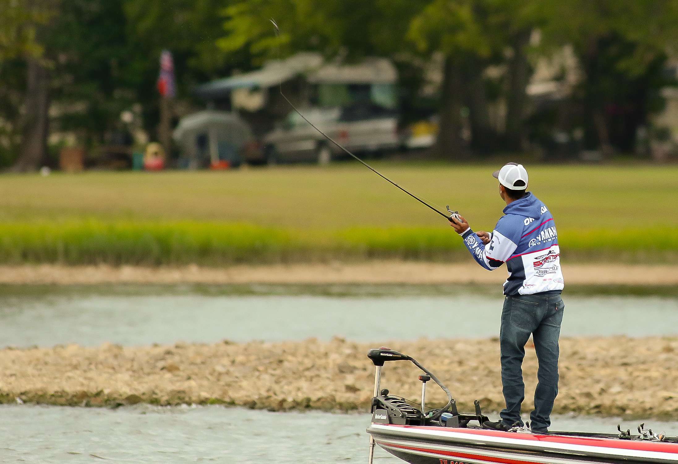See pros and co-anglers as they fish to make the cut for the Bass Pro Shops Central Open #3.