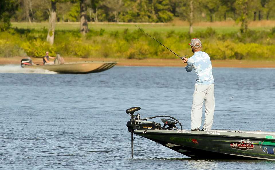 On the water with James Elam on the final day of the 2017 Bass Pro Shops Central Open #3.