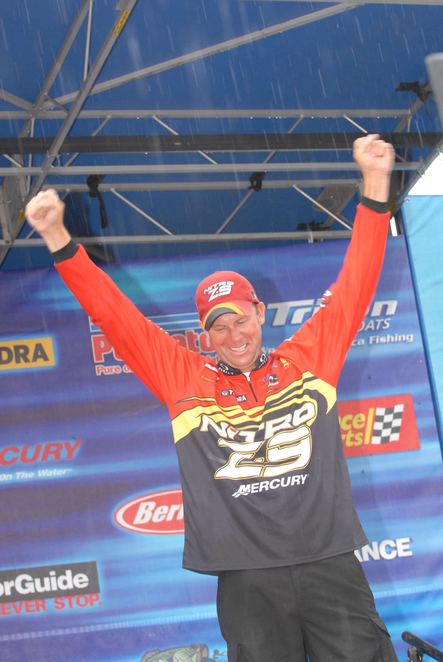 Following his pattern of multiples victories in the same year, KVD followed up the Southern Challenge with a win at the Sooner Run on Grand Lake with 78 pounds and 2 ounces. 