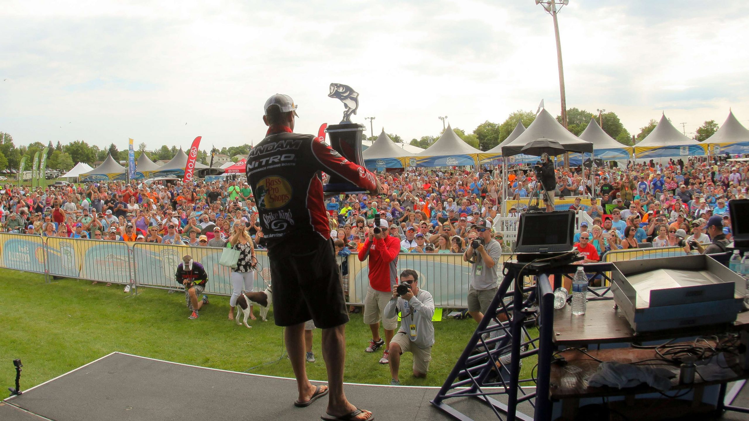 One of the top smallmouth anglers in the history of the sport, KVD weighed in 90 pounds, 3 ounces of smallmouth to win his 24th Bassmaster event. âIt is hard to win one of these blue trophies â and itâs something I never, ever take for granted. This one means as much as any tournament Iâve ever won,â VanDam said. 