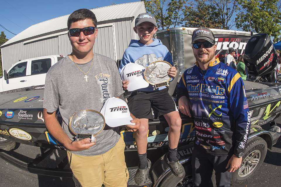 The second place team of Smallwood/Fields earned one of two spots available for the 2018 Bassmaster High School National Championship and took home a Hydrowave from T-H Marine.