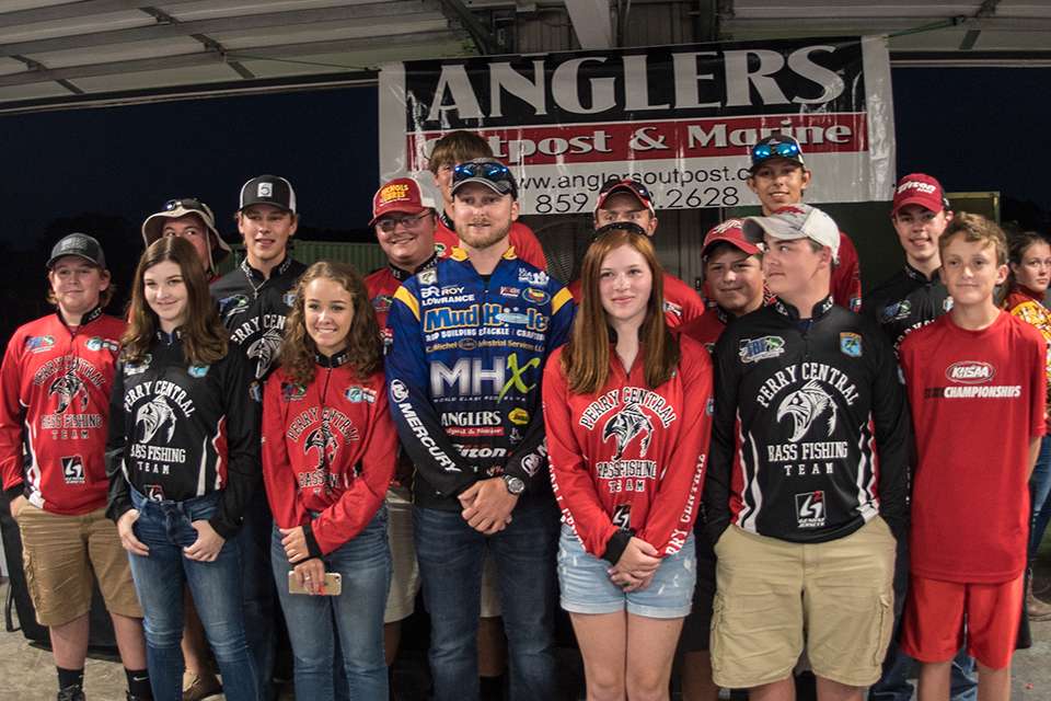 Bradley Roy and the Perry Central fishing team take a picture for Instagram (@bradleyroyfishing).
