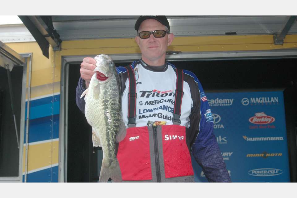 <h4>
Jason Hooper</h4>
Oregon Boater<br>
B.A.S.S. Nation Club: Eugene Bass Masters<BR>
Occupation:  Self employed<BR>
Hobbies: Hunting and Refereeing Soccer<BR>
Sponsors: Nixon's Marine, G Loomis, Shimano, Costa and Oregon B.A.S.S. Nation
