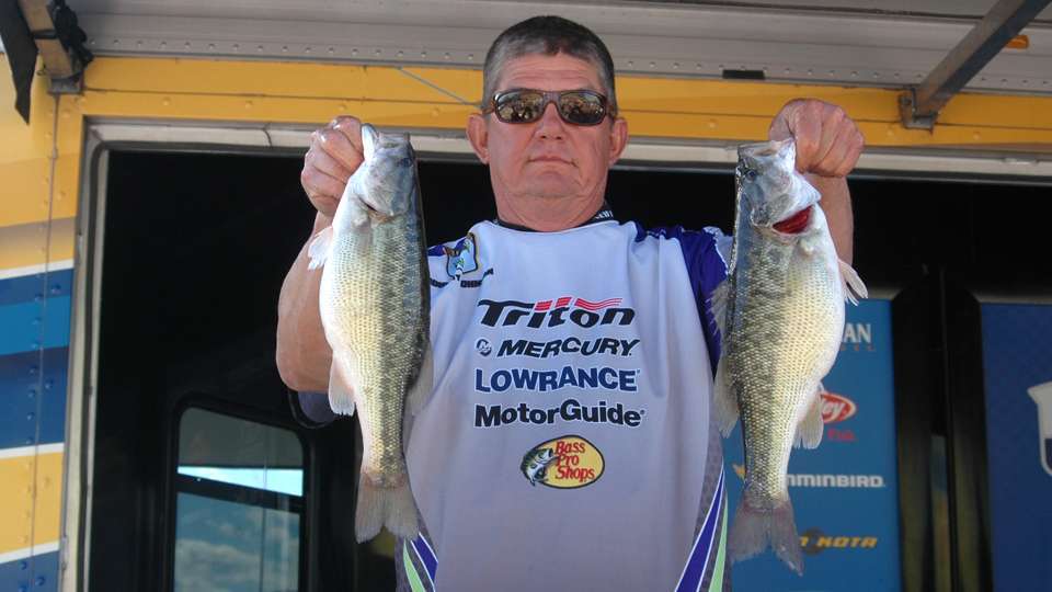 <h4>
Johnny Johnson</h4>
New Mexico Boater<br>
B.A.S.S. Nation Club: Four Corners Bassmasters<BR>
Occupation:  Controls technician<BR>
Hobbies: Big game hunting<BR>
Sponsors: Ten Bears Tungsten, New Mexico B.A.S.S. Nation, Four Corners Bassmasters
