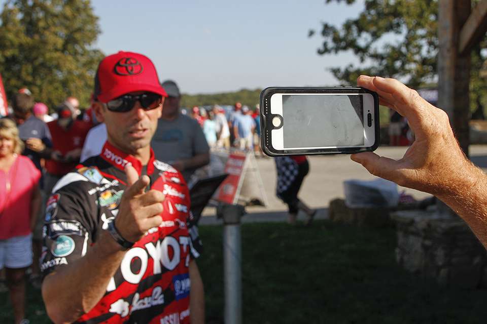 Bassmaster went LIVE on Facebook and who better to host the broadcast than the Toyota anglers like Mike Iaconelli.