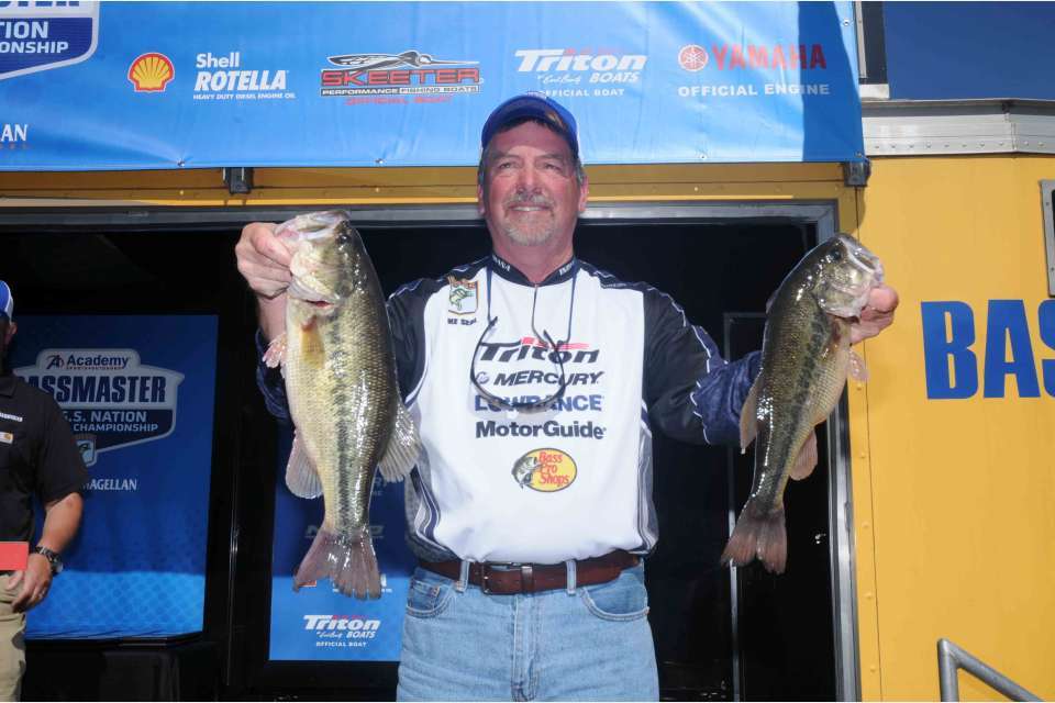 <h4>
Mike Seal</h4>
Indiana Boater<br>
B.A.S.S. Nation Club: Premiere Anglers<BR>
Sponsors: Seale's Painting Company, Tackle Service Center (Mooresville), Snack Daddy Bait Company, Tackle Armor, Apollo's Shield, Brownings Marine, Kahlo Jeep Chrysler, Hawgback Lure Company, Uni-Grip
