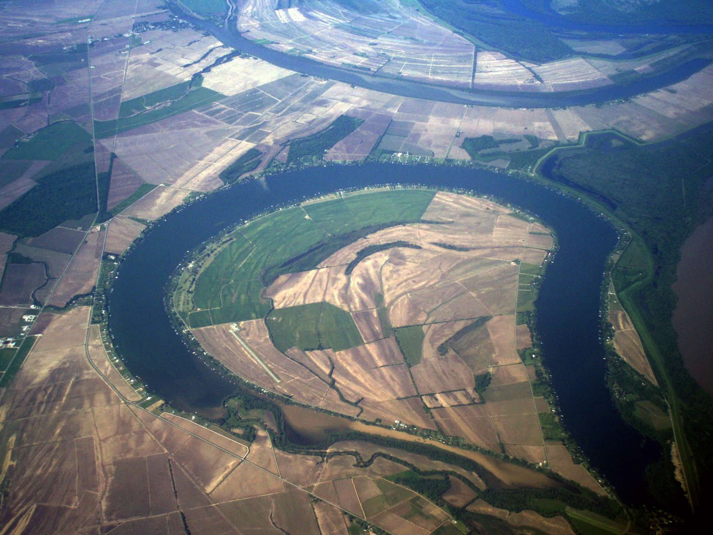 <b>The Mississippi River Oxbows</b><br>   

The Mississippi River Oxbows that Iâm talking about are in the northeastern part of the state on the western side of the river. There are four of them that deserve a mention â Bruin, Concordia, St. Johnâs and Providence. Theyâre all within a few minutes of each other except for Providence which is about an hour away from the other three.  
<p>
The bass that live in these oxbows will push 8 to 10 pounds during January through April but at other times a 5 or 6 pounder is considered a good fish. The average is probably closer to 3 pounds. The size of the bass isnât what these small lakes are all about, however. Itâs their beauty.