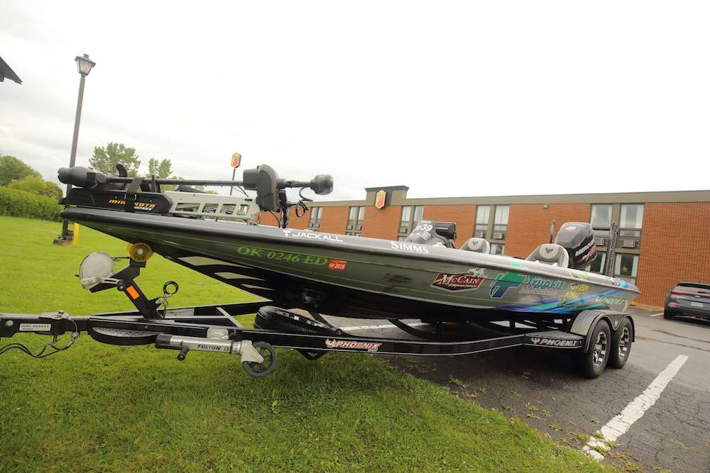 In 2017, Elam fished from a Phoenix 921 ProXP.