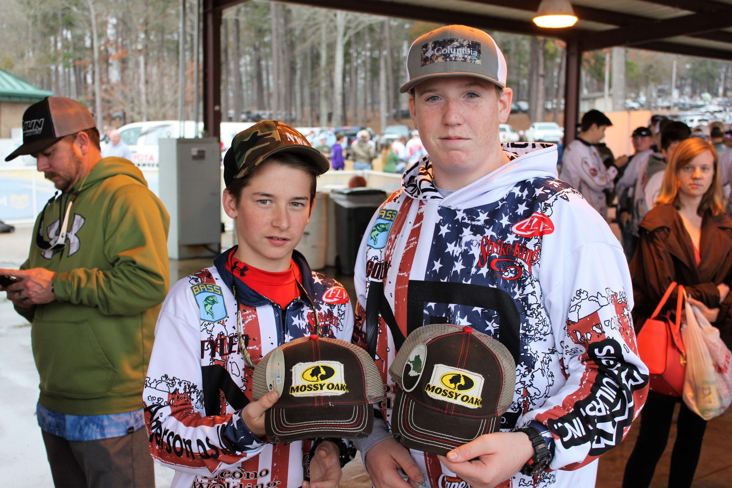 This pair of North Desoto (LA) anglers like their Mossy Oak lids too.