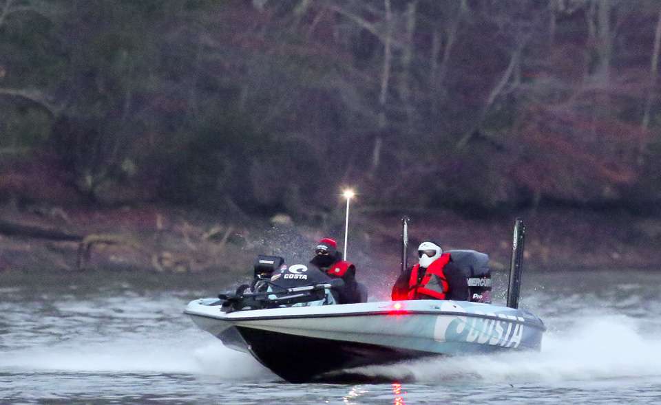 See the Elites race on to Lake Martin Day 1 of the 2018 Bassmaster Elite at Lake Martin presented by Econo Lodge.
