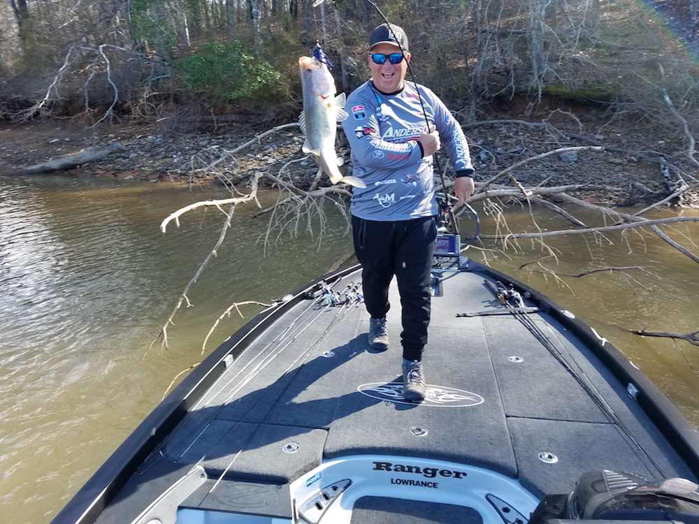 They don't always come easy, sometimes you have to get in there and get them. Roy Hawk is upgrading ounces at time in the final crunch hour before Day 1 weigh-in. 