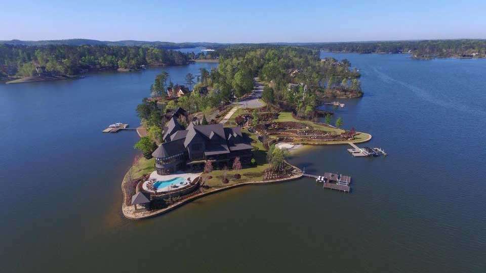 Lake Martin has many exclusive waterfront mansions as itâs become a weekend getaway for many wealthy families from around the South. Itâs reported many CEO's from Birmingham and Atlanta have homes on the lake.