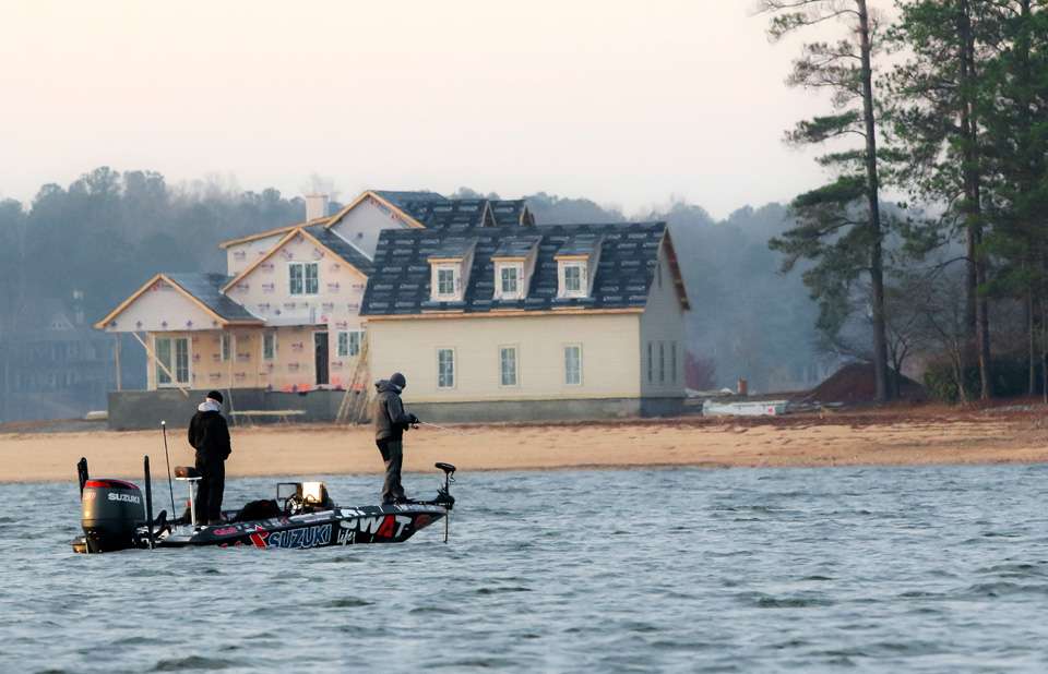 Catch up with even more Elite action Day 1 of the 2018 Bassmaster Elite at Lake Martin presented by Econo Lodge.