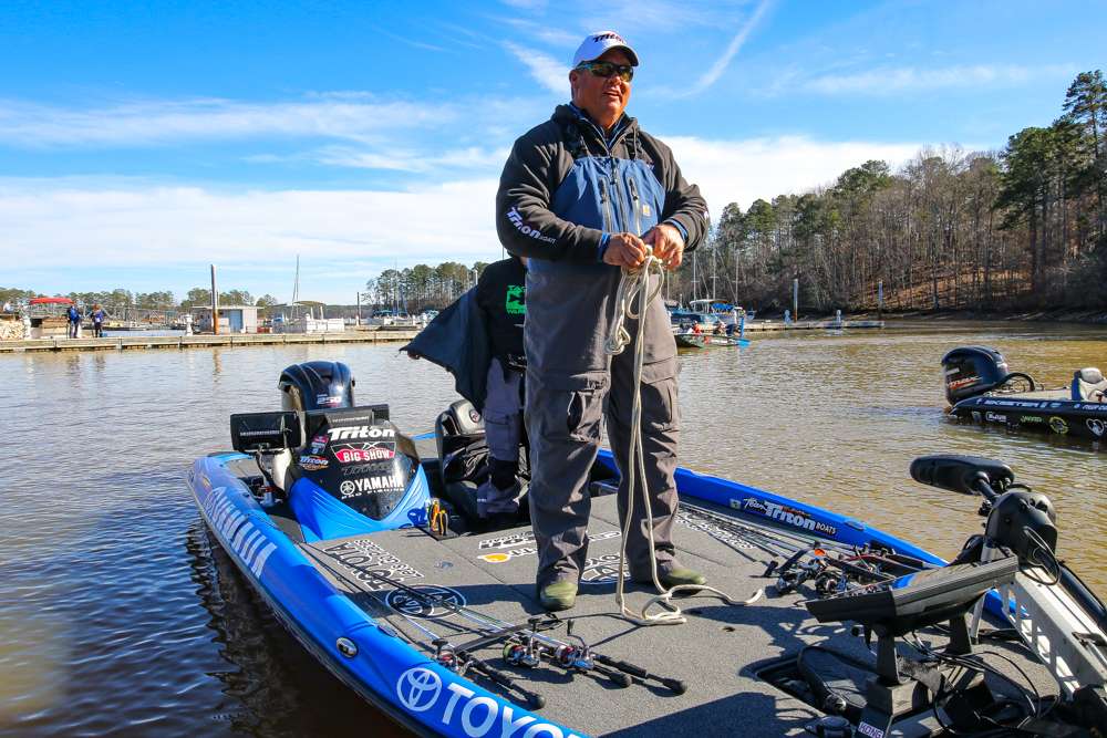 Get a sneak peek behind the scenes of Day 1 of the Bassmaster Elite at Lake Martin presented by Econo Lodge.