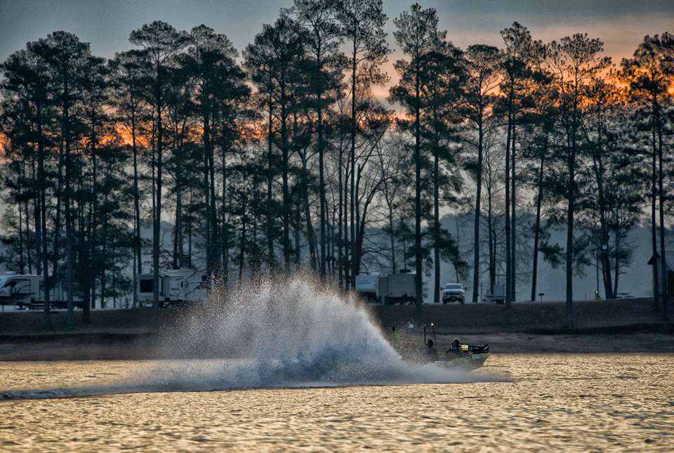 Catch up with the Elites as they bring 'em in Day 1 of the 2018 Bassmaster Elite at Lake Martin presented by Econo Lodge.