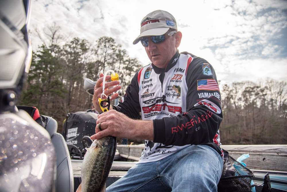 Photographer Garrick Dixon takes you behind the scenes at  Day 2 of the Bassmaster Elite on Lake Martin presented by Econo Lodge. 