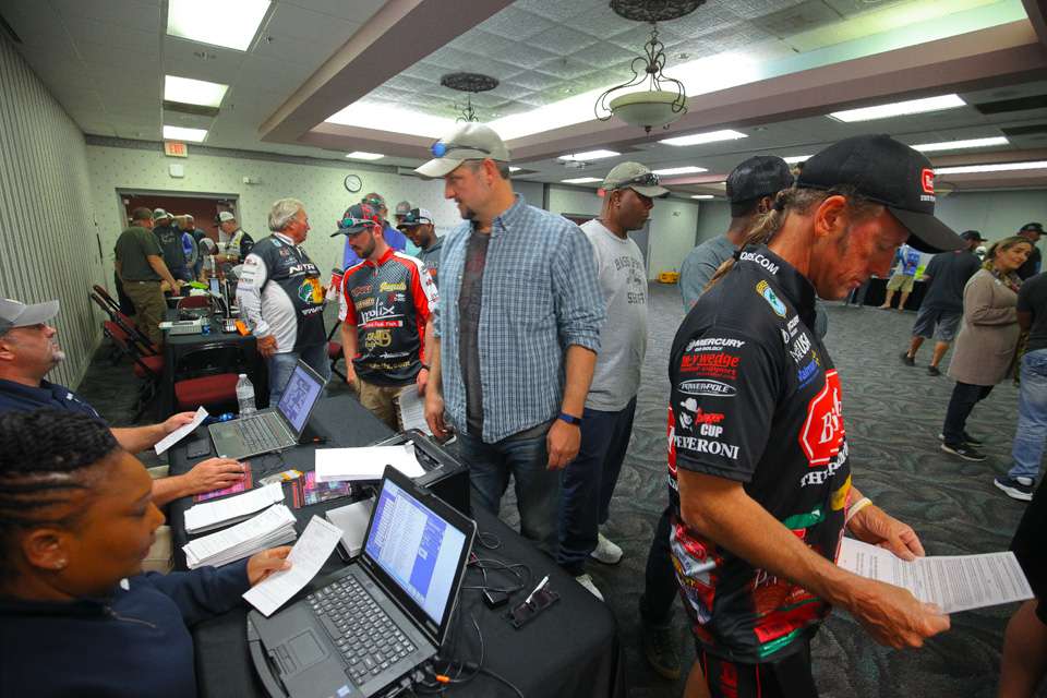 The Opens anglers gather and get ready for the 2018 Bass Pro Shops Eastern Open #1 at Kissimmee Chain.